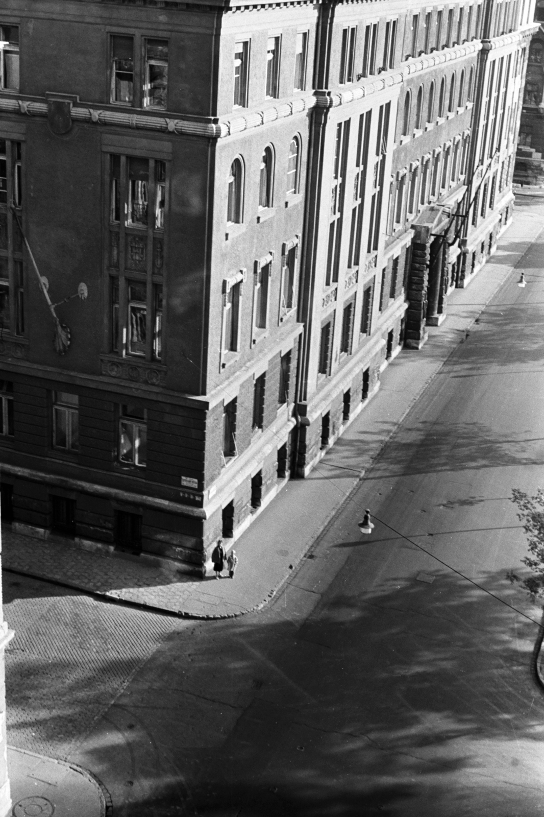 Magyarország, Budapest V., Szemere utca - Stollár Béla utca sarok a Szemere utca 16–18. számú ház egyik VI. emeleti lakásából nézve., 1961, Chuckyeager tumblr, Budapest, Fortepan #143157