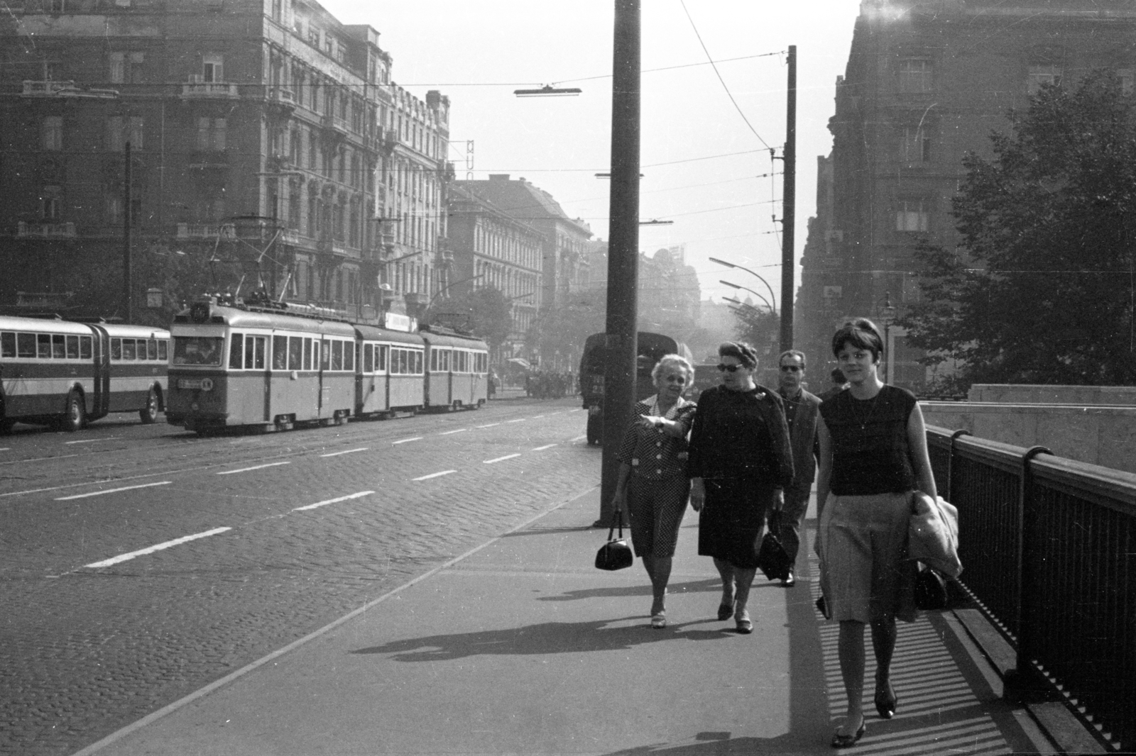 Hungary, Budapest V.,Budapest XIII., a Margit híd pesti hídfője a Szent István körút felé nézve., 1960, Chuckyeager tumblr, Budapest, tram, Fortepan #143166