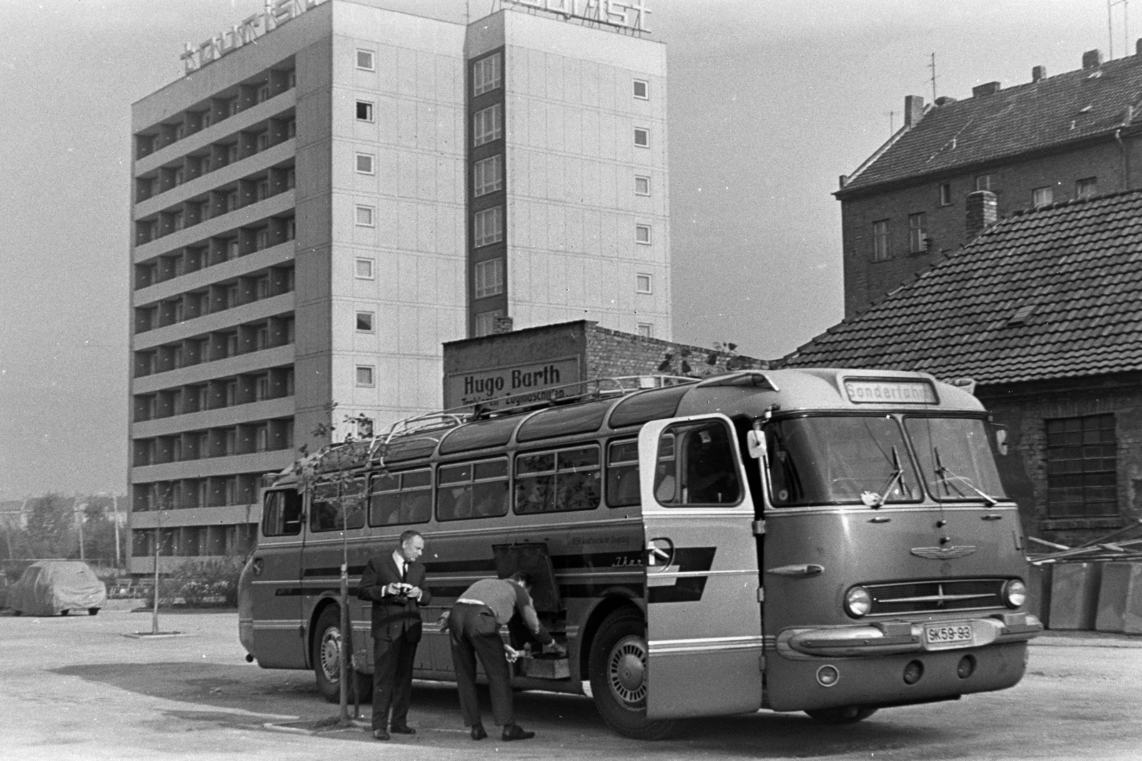 Germany, Erfurt, Juri-Gagarin-Ring, szemben a Hotel Tourist., 1967, Chuckyeager tumblr, bus, Ikarus-brand, GDR, Fortepan #143188