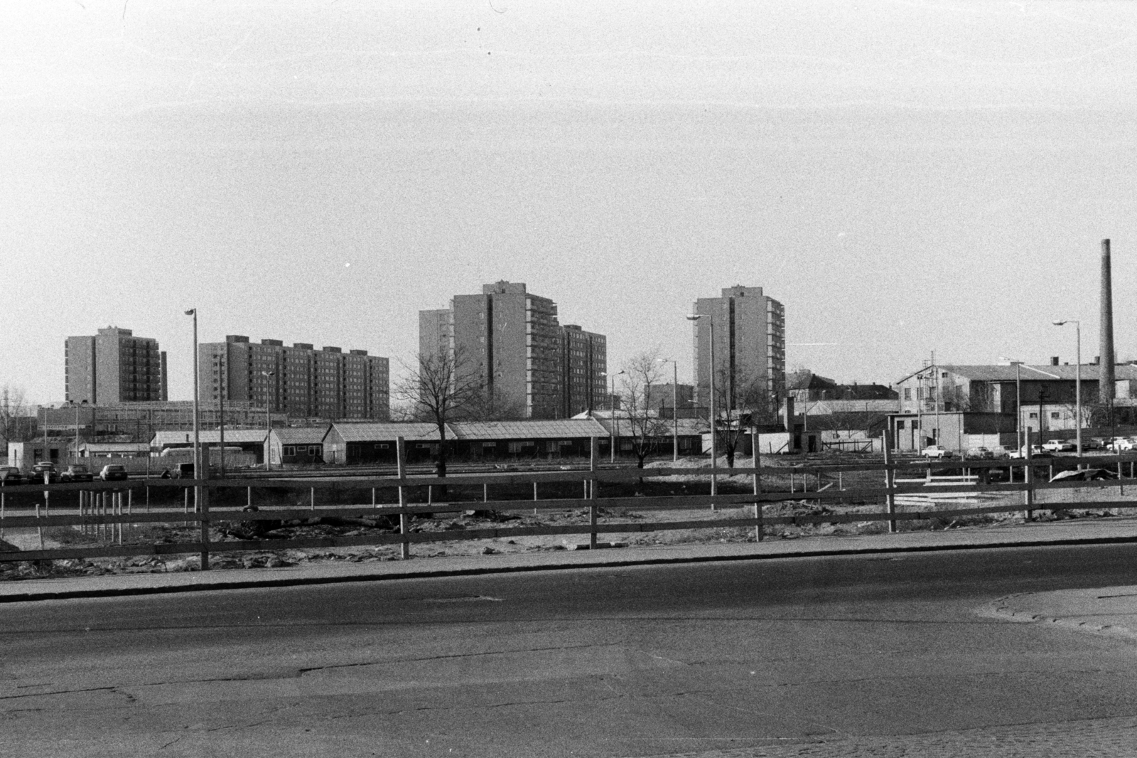 Magyarország, Budapest XX., Topánka utca, az épülő Pesterzsébeti lakótelep a Petőfi utca felől, elöl a János utca toronyházai., 1980, Chuckyeager tumblr, panelház, Budapest, Fortepan #143214