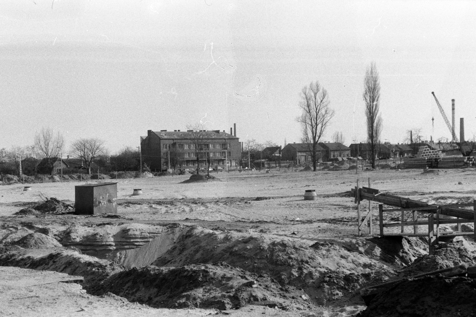 Hungary, Budapest XX., a Pesterzsébeti lakótelep építése az Ady Endre utca környékén, középen a Nagysándor József utca 38. számú emeletes ház., 1980, Chuckyeager tumblr, Budapest, Fortepan #143216