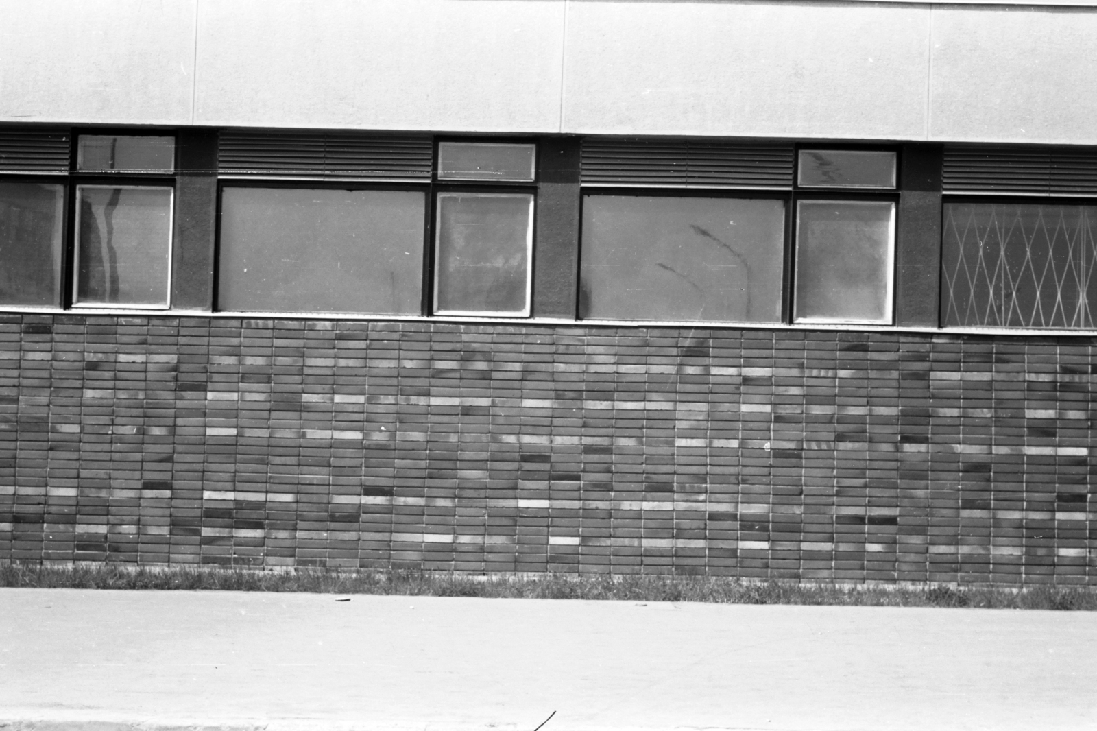 Magyarország, Tiszaújváros, ( Tiszaszederkény ), a Tiszai Vegyi Kombinát központi épülete., 1965, Chuckyeager tumblr, Fortepan #143227