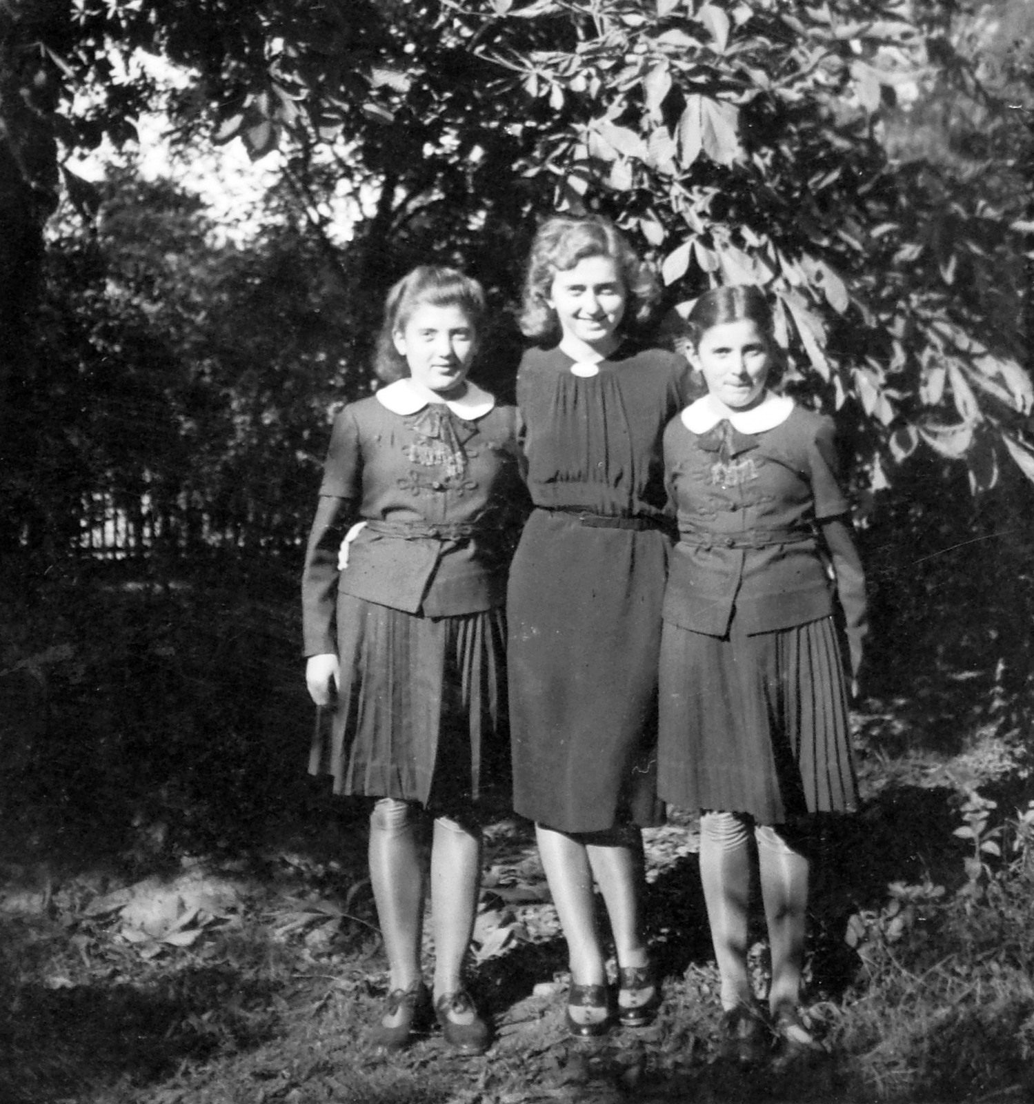 1943, Nagy József, three people, girls, Fortepan #14325