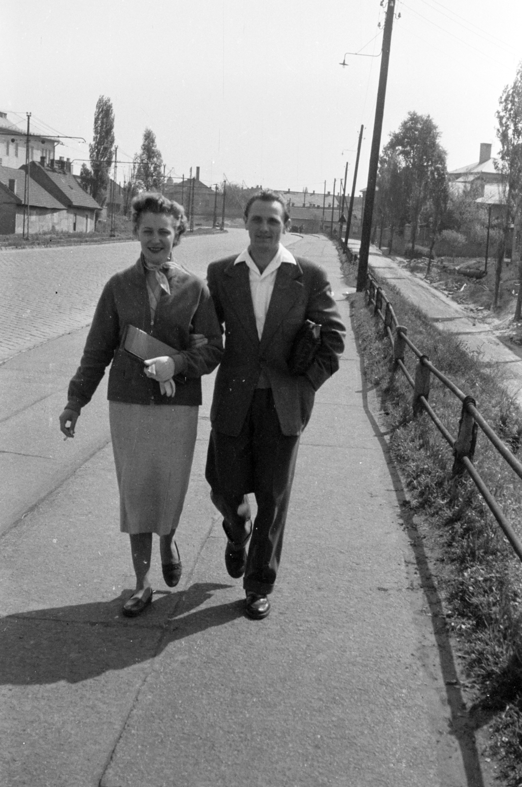 Hungary, Budapest XX., Csepeli átjáró a Helsinki (Dózsa György) út felé nézve., 1960, Chuckyeager tumblr, Budapest, man and woman, Fortepan #143406