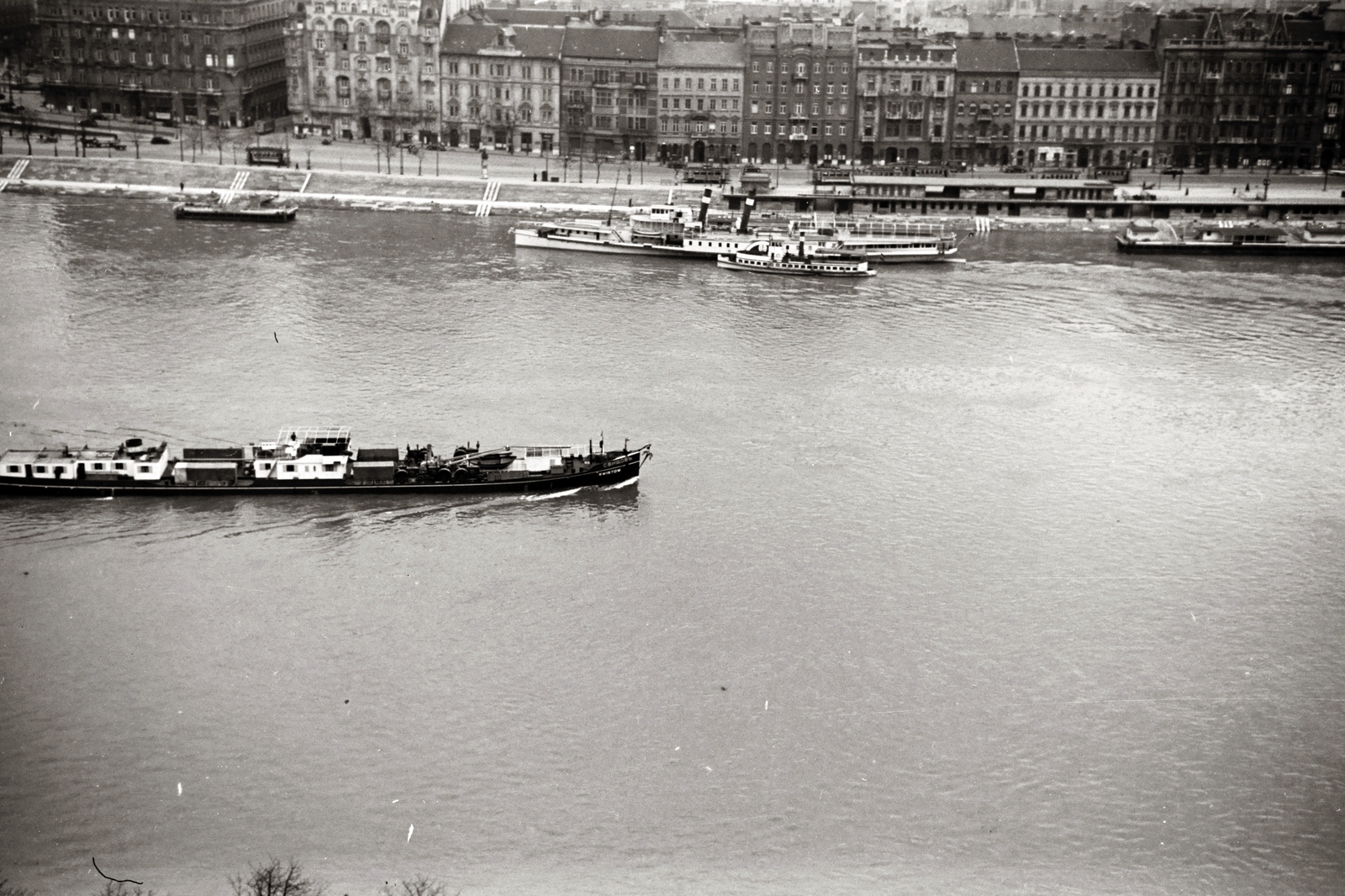 Hungary, Budapest V.,Budapest XI., a Belgrád (Ferenc József) rakpart és a nemzetközi hajóállomás a Gellérthegyről nézve., 1940, Chuckyeager tumblr, Budapest, Fortepan #143430