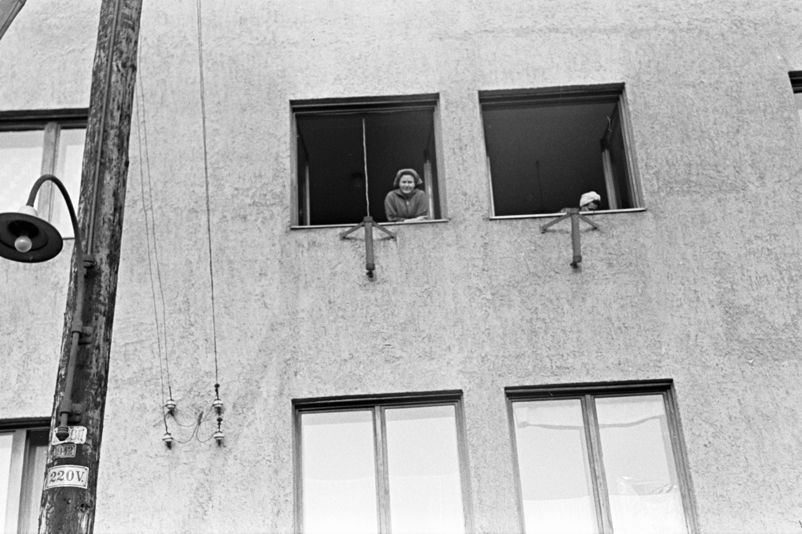 1960, Chuckyeager tumblr, leaning out of the window, Fortepan #143450