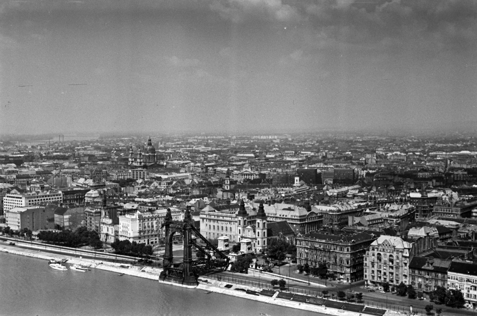 Hungary, Budapest V.,Budapest XI., pesti látkép a Gellérthegyről a Belgrád rakpart és a Március 15. tér felé., 1958, Chuckyeager tumblr, Budapest, wrecked bridge, Fortepan #143456