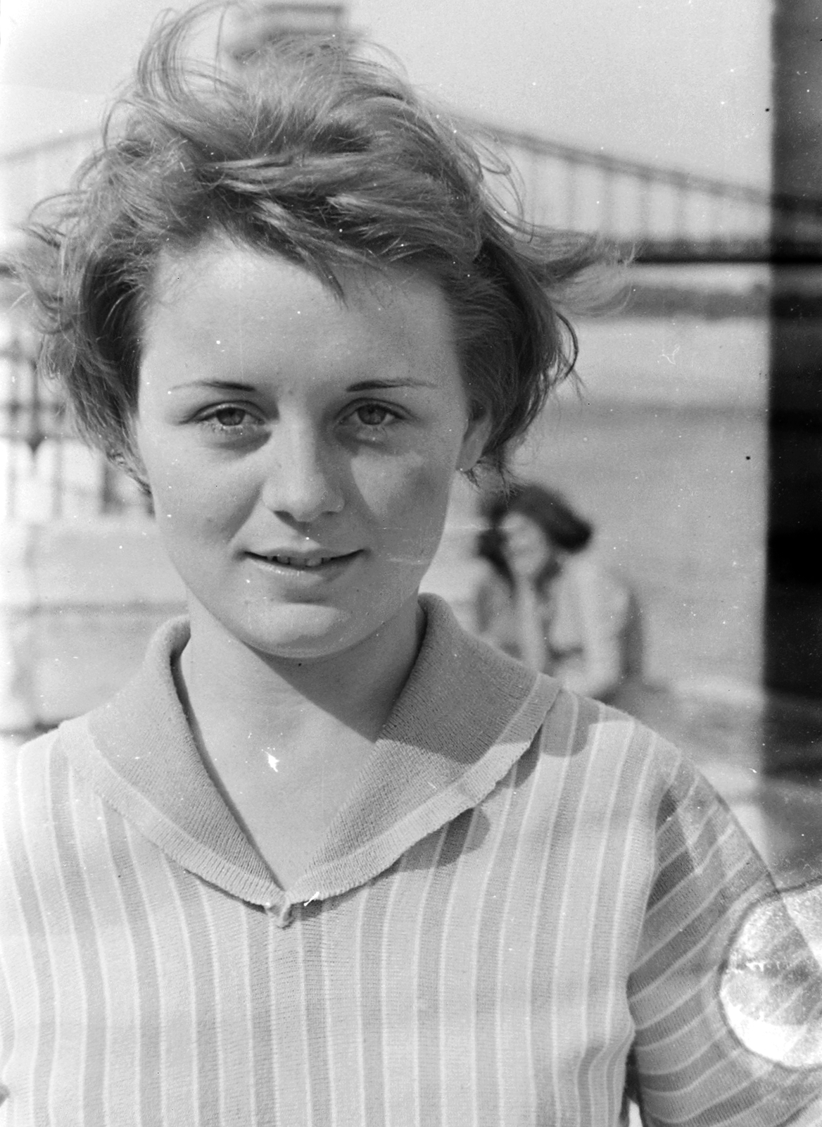 Hungary, Budapest V., Széchenyi rakpart., 1958, Szent-tamási Mihály, Budapest, striped dress, hairdo, lady, Fortepan #14347