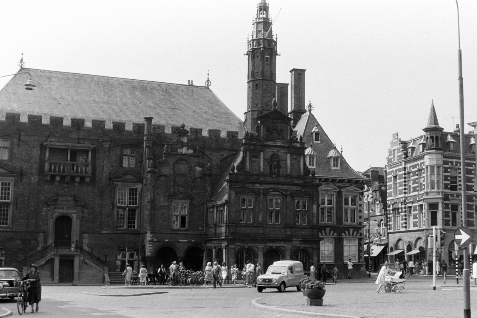 Netherlands, Haarlem, Grote Markt, szemben a Városháza., 1963, Chuckyeager tumblr, bicycle, baby carriage, Fortepan #143542