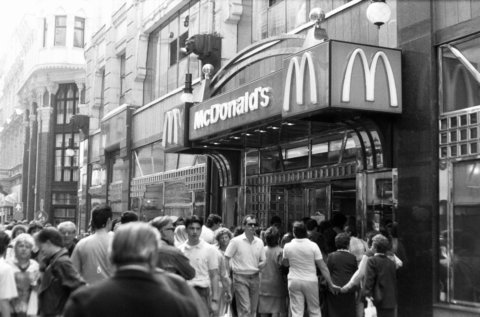 Magyarország, Budapest V., Régi posta utca az Aranykéz utca torkolata felé nézve., 1988, Chuckyeager tumblr, Budapest, rendszerváltás, Fortepan #143551