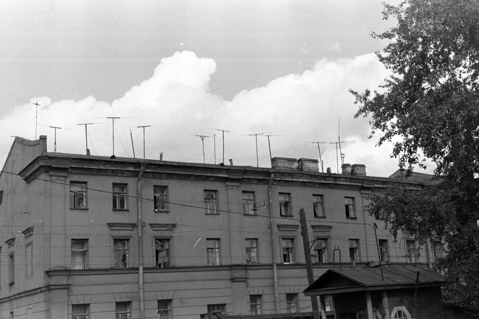 1958, Chuckyeager tumblr, Szovjetunió, bérház, ablakmosás, antenna, Fortepan #143569