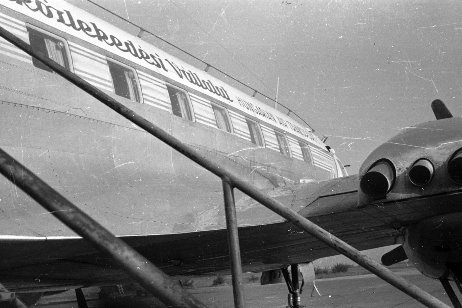 Hungary, Ferihegy (now - Ferenc Liszt) International Airport, Budapest XVIII., 1960, Chuckyeager tumblr, Ilyushin-brand, Hungarian Airlines, Budapest, Fortepan #143610