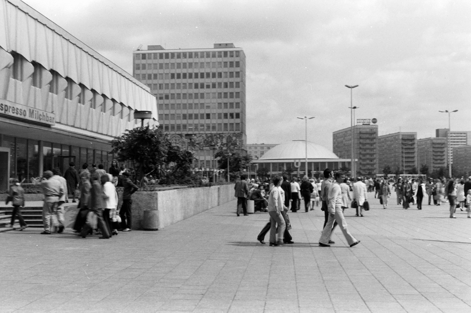 Germany, Berlin, Kelet-Berlin, Alexanderplatz az Alexanderstrasse felé nézve., 1974, Chuckyeager tumblr, GDR, East-Berlin, Fortepan #143625