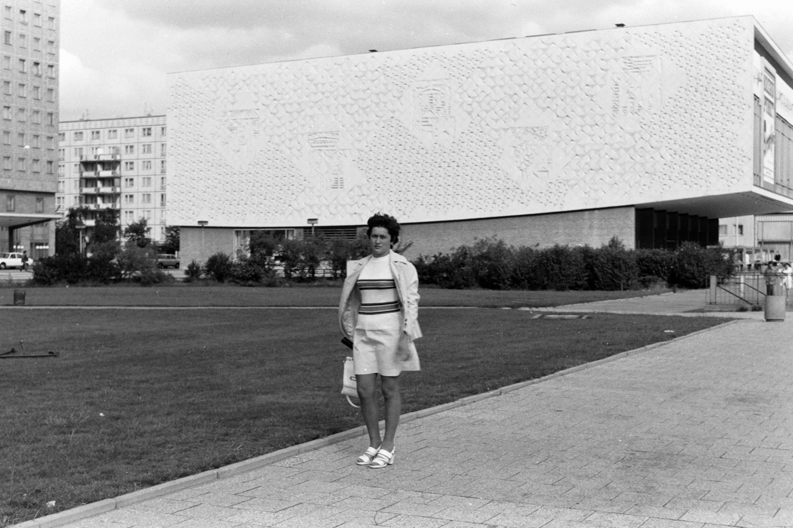 Germany, Berlin, Kelet-Berlin, Karl Marx Allee, háttérben a Kino International., 1974, Chuckyeager tumblr, GDR, East-Berlin, Fortepan #143628