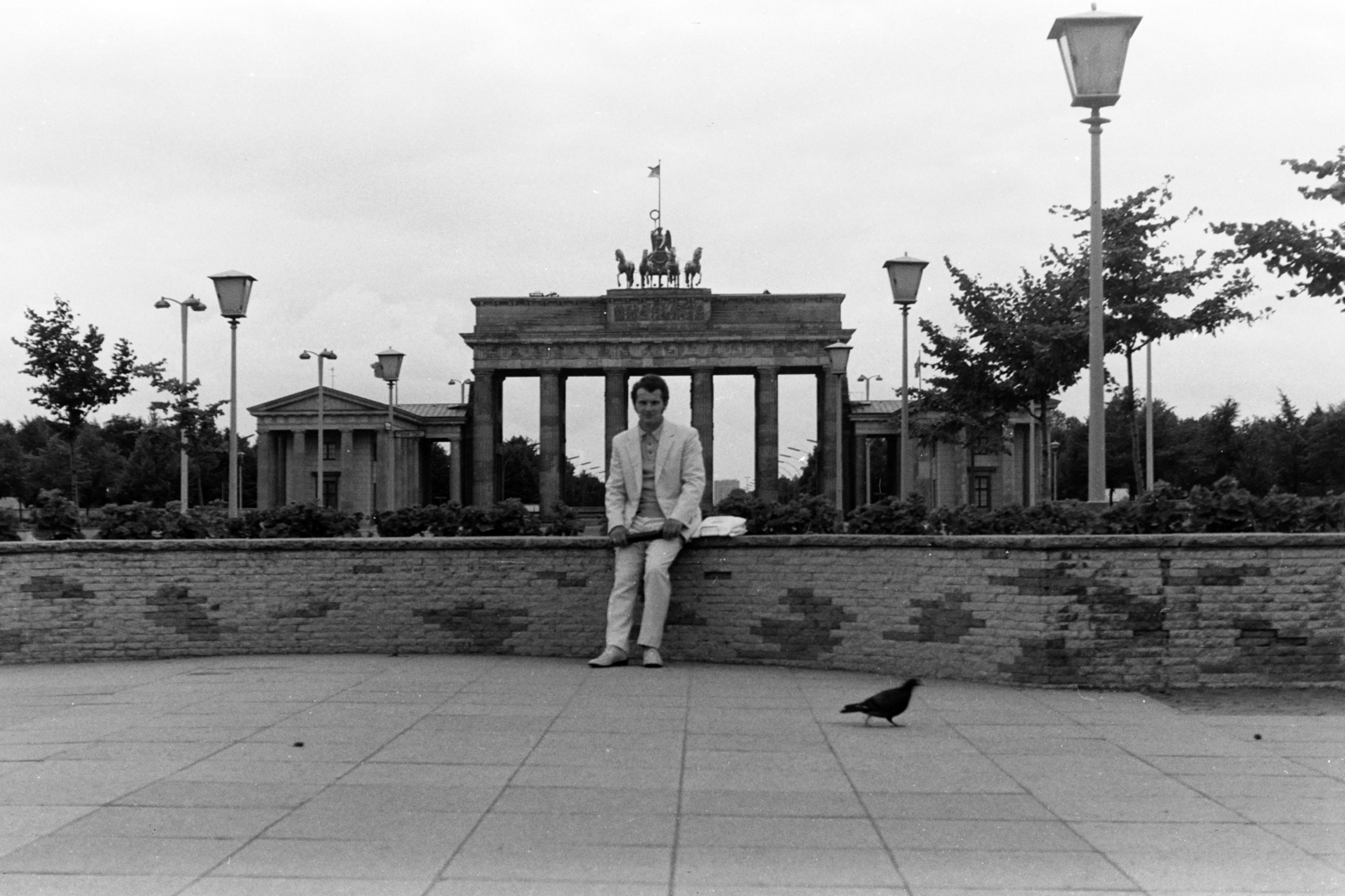 Germany, Berlin, Kelet-Berlin, a Brandenburgi kapu az Unter den Linden felől nézve., 1974, Chuckyeager tumblr, GDR, East-Berlin, Fortepan #143632