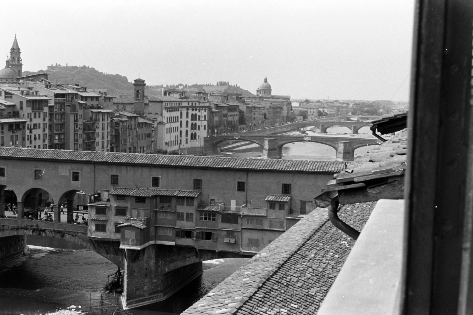 Olaszország, Firenze, Arno folyó, előtérben a Ponte Vecchio., 1974, Chuckyeager tumblr, Fortepan #143685