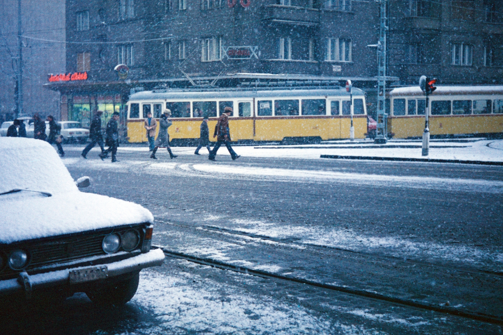 Hungary, Budapest XI., Móricz Zsigmond körtér, balra a Fehérvári út., 1980, Chuckyeager tumblr, winter, snow, colorful, tram, Ganz UV tramway, Budapest, Fortepan #143756