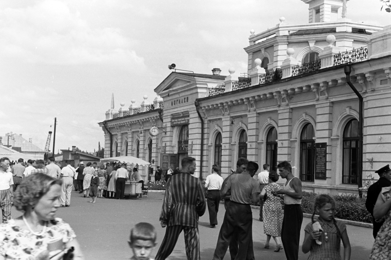 Belarus, Mogilev, pályaudvar., 1959, Chuckyeager tumblr, Soviet Union, train station, train station, t-shirt, striped dress, Fortepan #143762