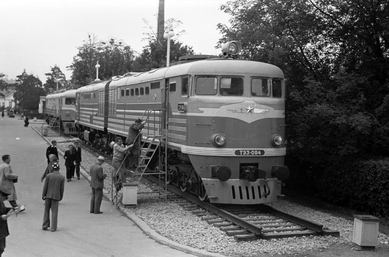 Russia, Moscow, Népgazdaság Eredményeinek Kiállítása (később Összoroszországi Kiállítási Központ)., 1958, Chuckyeager tumblr, Soviet Union, railway, exhibition, diesel locomotive, Fortepan #143775