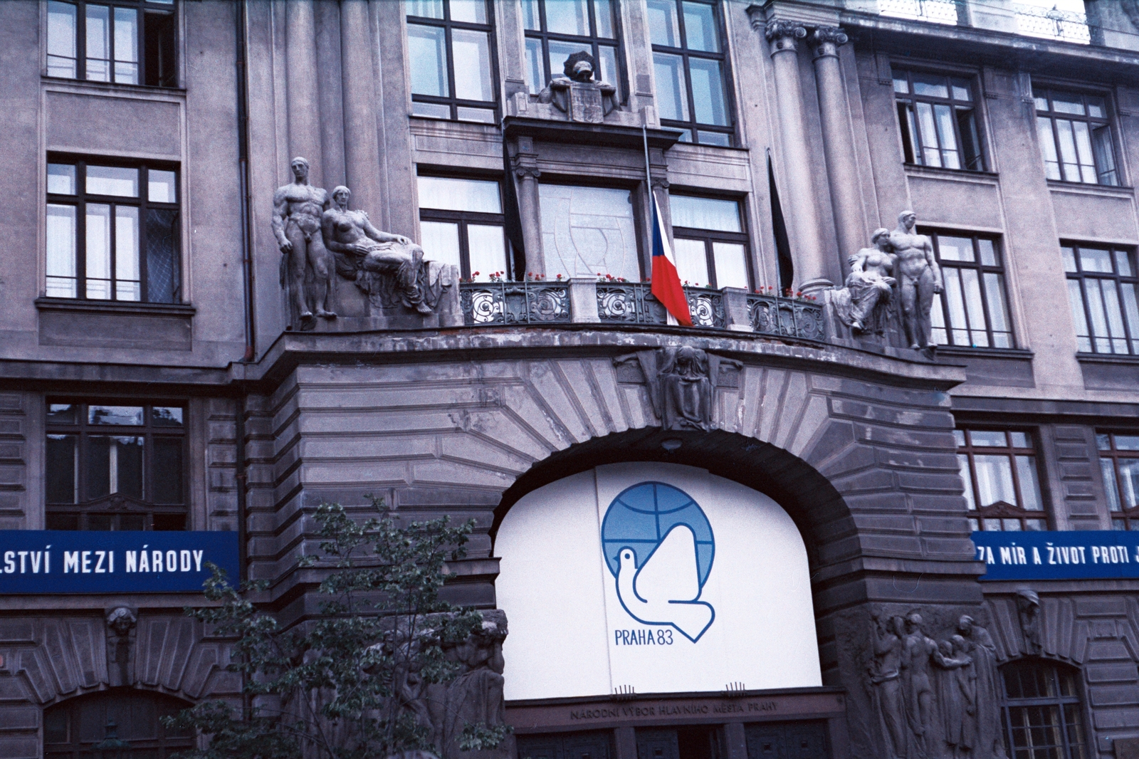 Czech Republik, Prague, Mariánské náměstí 2., Városháza., 1983, Chuckyeager tumblr, Czechoslovakia, colorful, Fortepan #143791