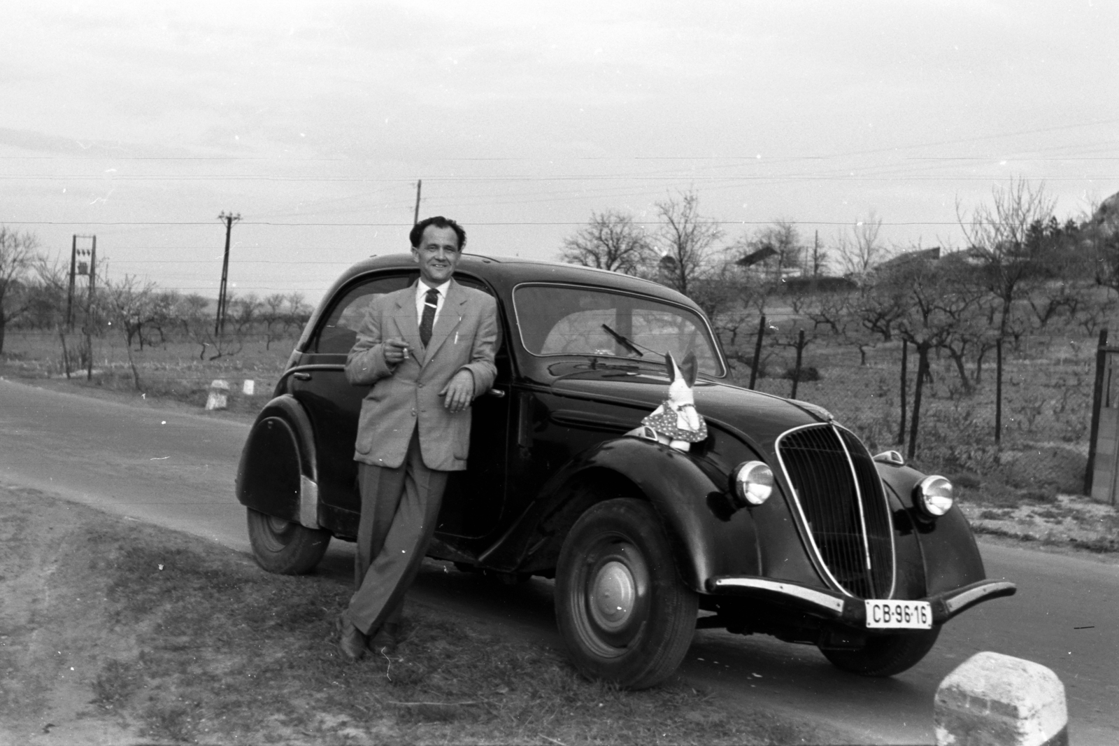 Hungary, Budaörs, Szabadság út a Törökugrató közelében., 1959, Chuckyeager tumblr, Peugeot-brand, number plate, cross-legged standing, Fortepan #143802