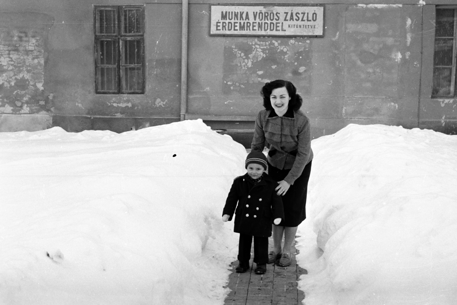 1959, Chuckyeager tumblr, snow, mother, winter coat, Fortepan #143809