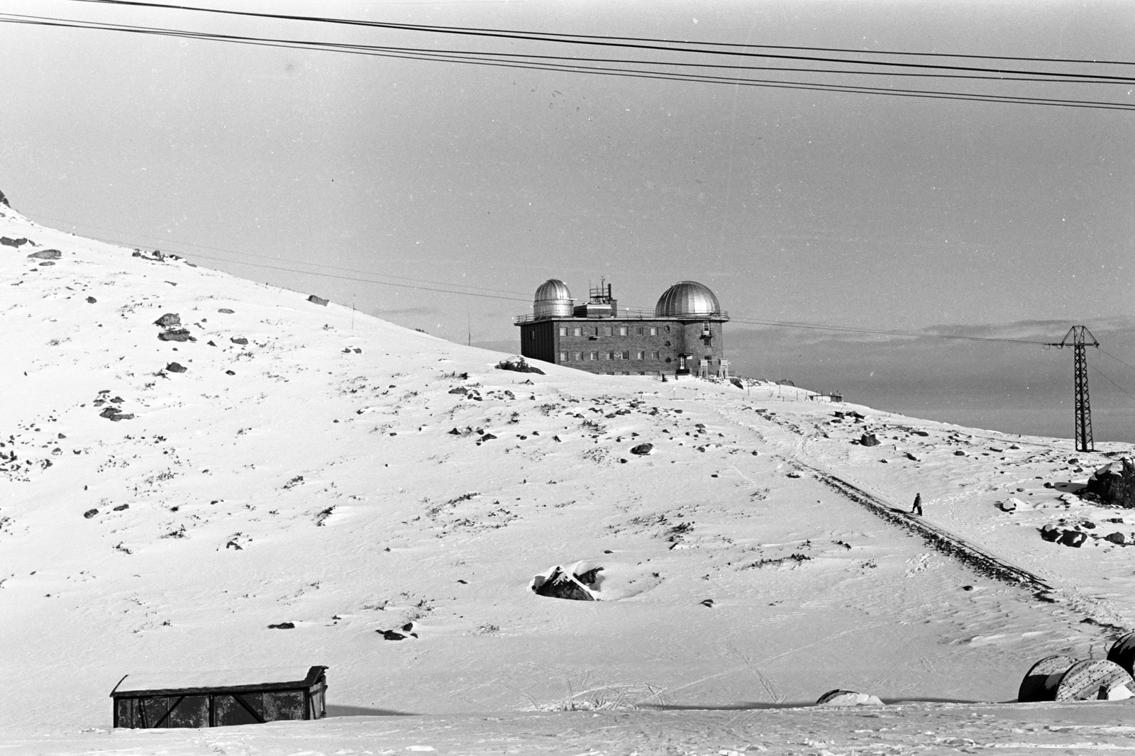 Slovakia, High Tatras, Kőpataki-tó, Obszervatórium., 1959, Chuckyeager tumblr, Czechoslovakia, winter, snow, observatory, observatory, Tatra Mountains, Fortepan #143813