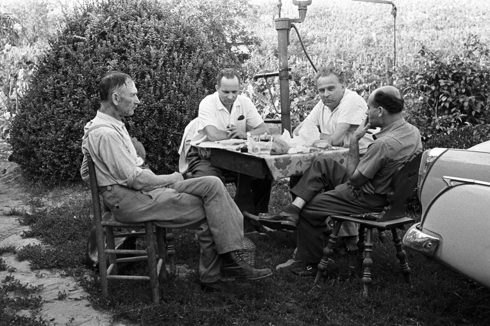 Hungary, 1960, Chuckyeager tumblr, leg over leg, men, smoking, Norton Wells, Fortepan #143839
