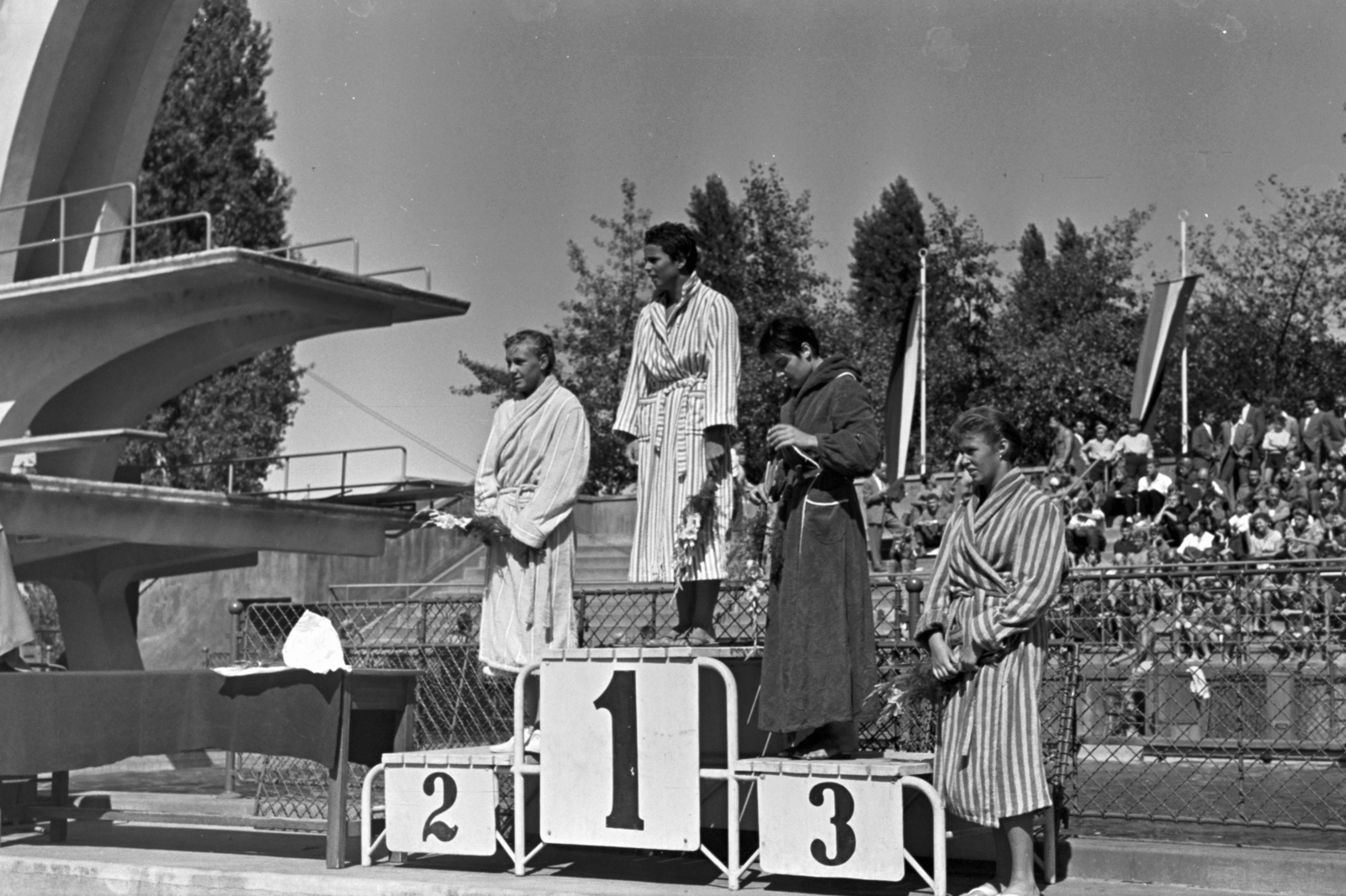 Hungary, Margit Islands, Budapest, Hajós Alfréd Nemzeti Sportuszoda, toronyugró medence., 1960, Chuckyeager tumblr, winners' podium, stand, Fortepan #143857