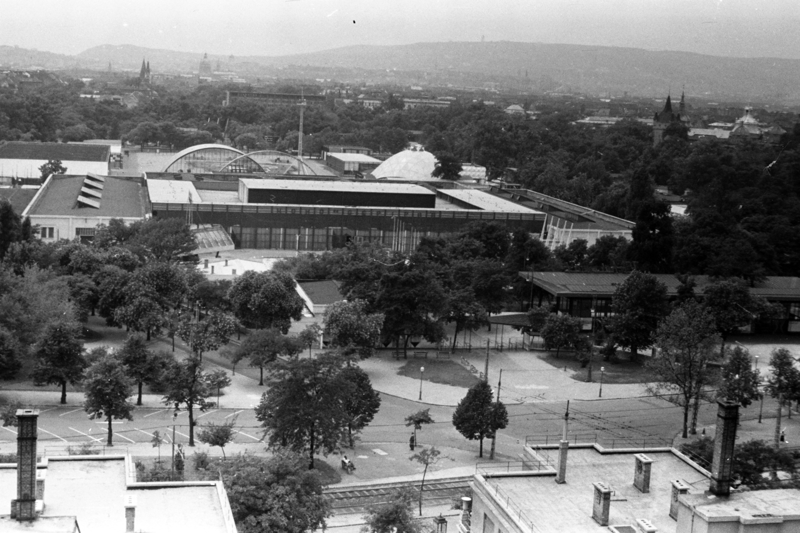 Hungary, Budapest XIV., kilátás a Városliget felé, előtérben a Hermina (Május 1.) út és a BNV kiállítási pavilonjai., 1966, Chuckyeager tumblr, picture, Budapest, Fortepan #143866