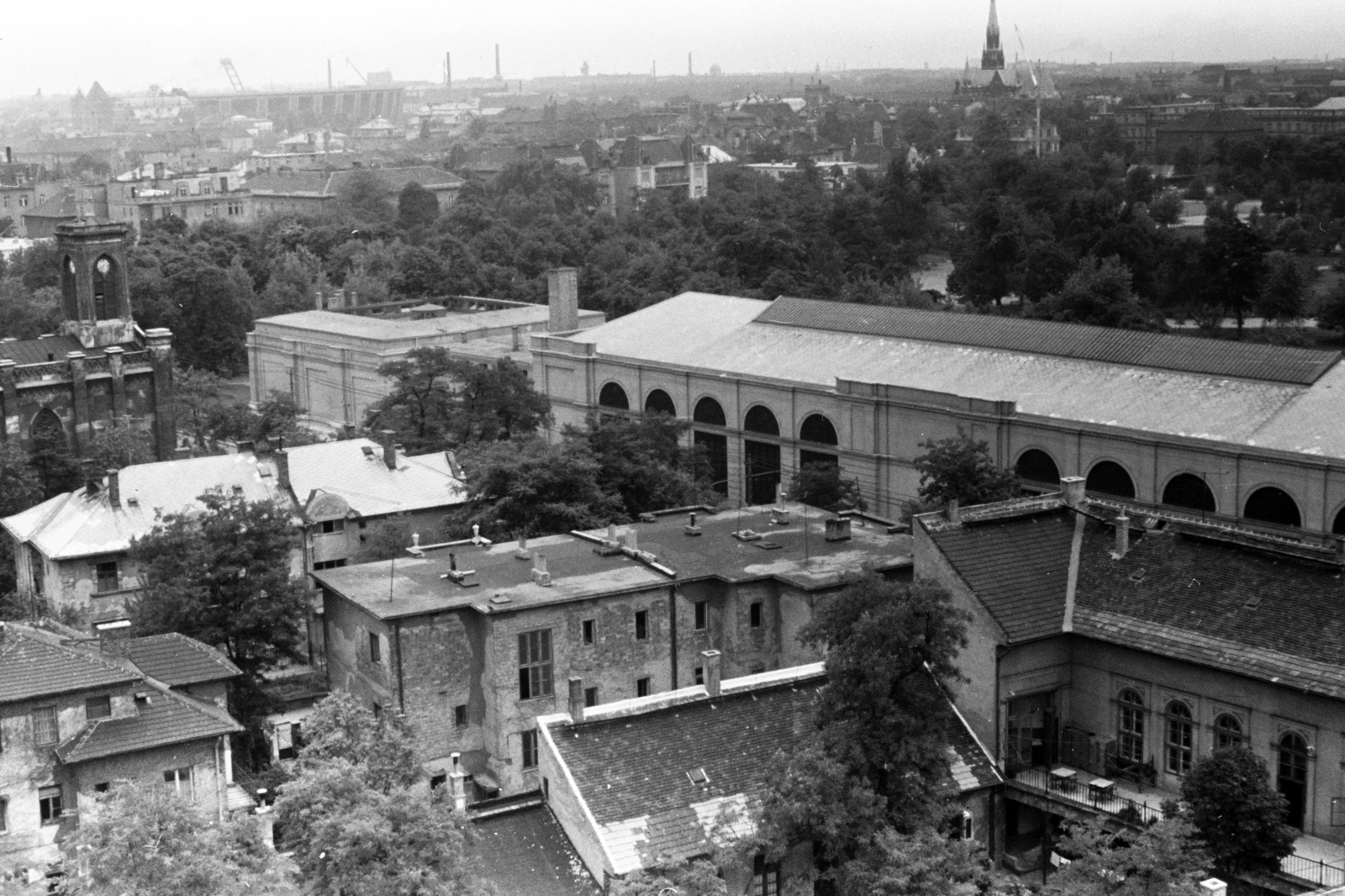 Hungary, Budapest XIV., kilátás a Városliget és Zugló felé, előtérben a Hermina (Május 1.) út, középen a Közlekedési Múzeum épülete., 1966, Chuckyeager tumblr, Budapest, Fortepan #143867