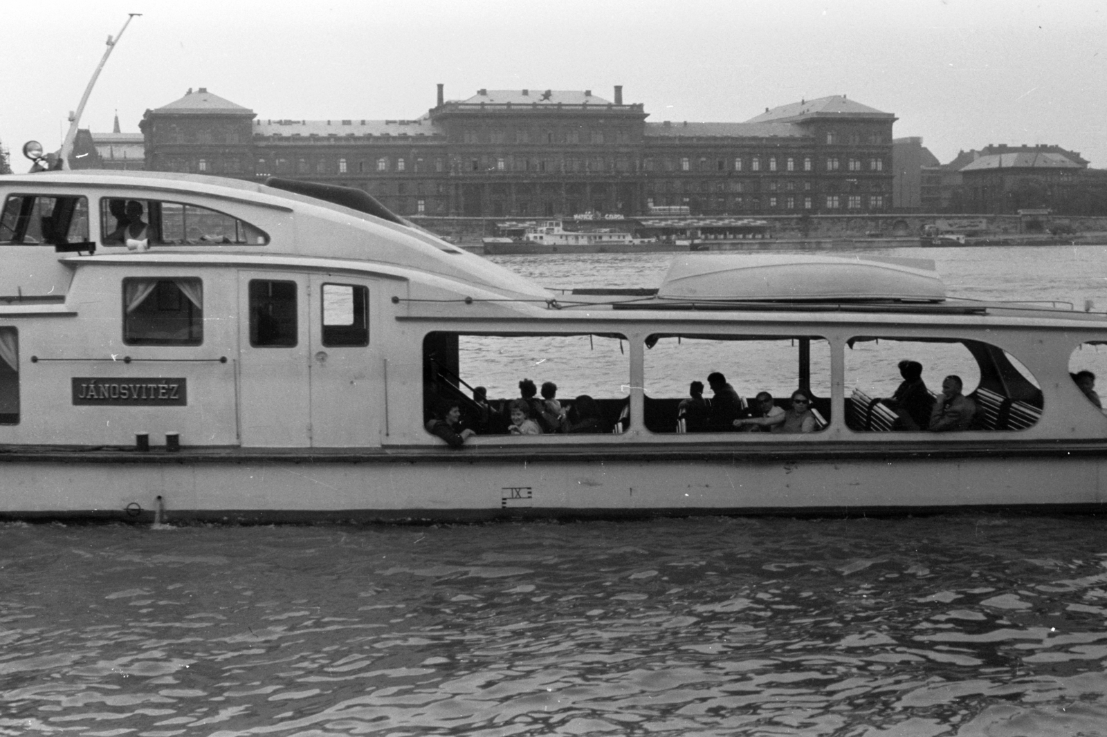 Hungary, Budapest IX., a Marx Károly Közgazdaságtudományi Egyetem (később Corvinus Egyetem) épülete a Dunáról nézve., 1966, Chuckyeager tumblr, water bus, Budapest, János Vitéz-ship, Fortepan #143871