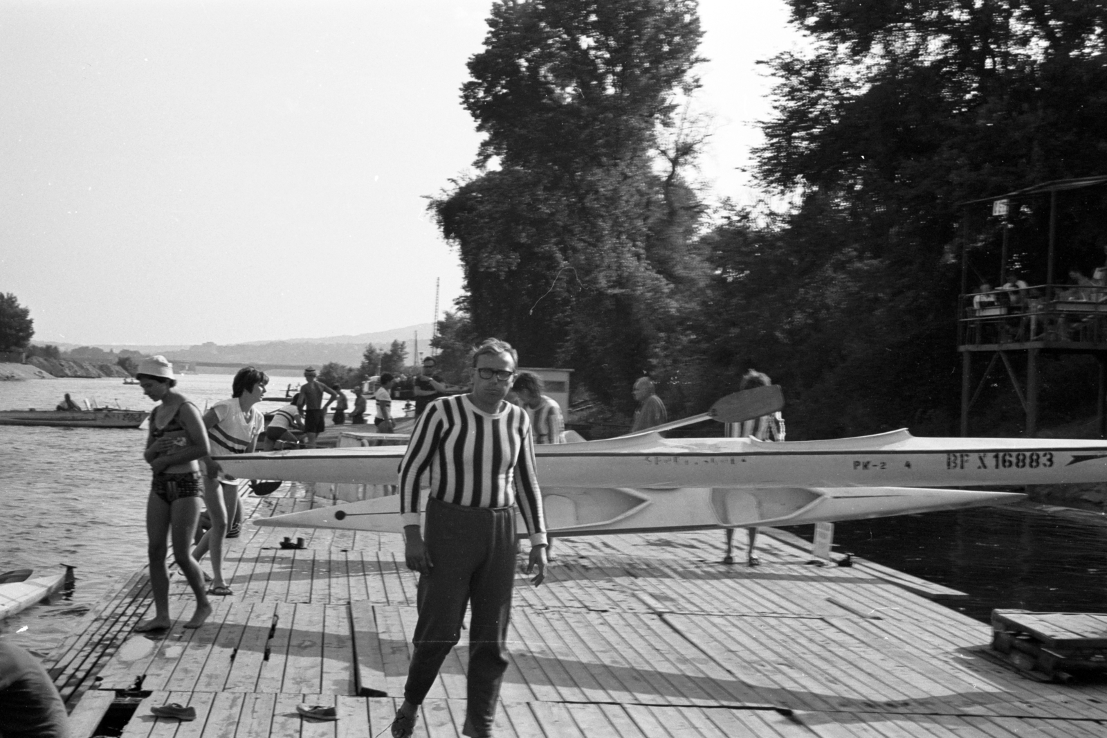 Hungary, Budapest XIII., Újpesti-öböl, a KSI (Központi Sportiskola) vízitelepének stégje a Népszigetnél., 1972, Chuckyeager tumblr, kayak, pier, motorboat, Budapest, Fortepan #143891