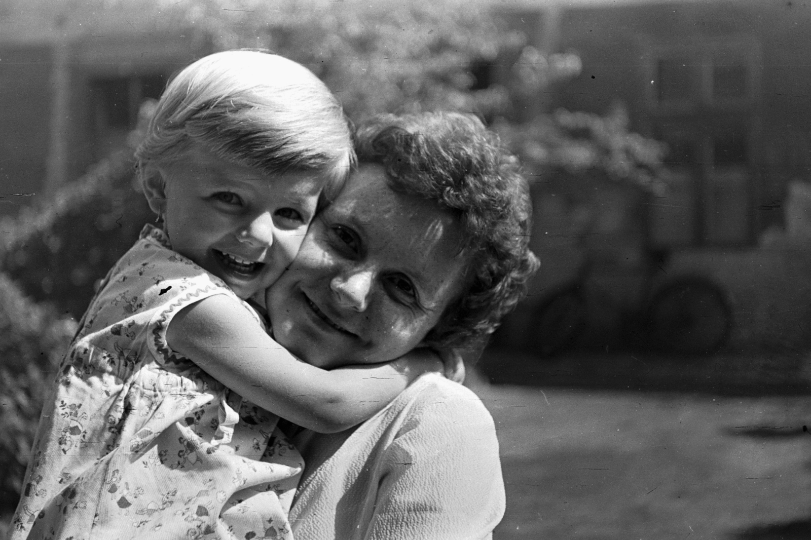Hungary, Budapest XIII., 1958, Chuckyeager tumblr, hug, Budapest, Fortepan #143921