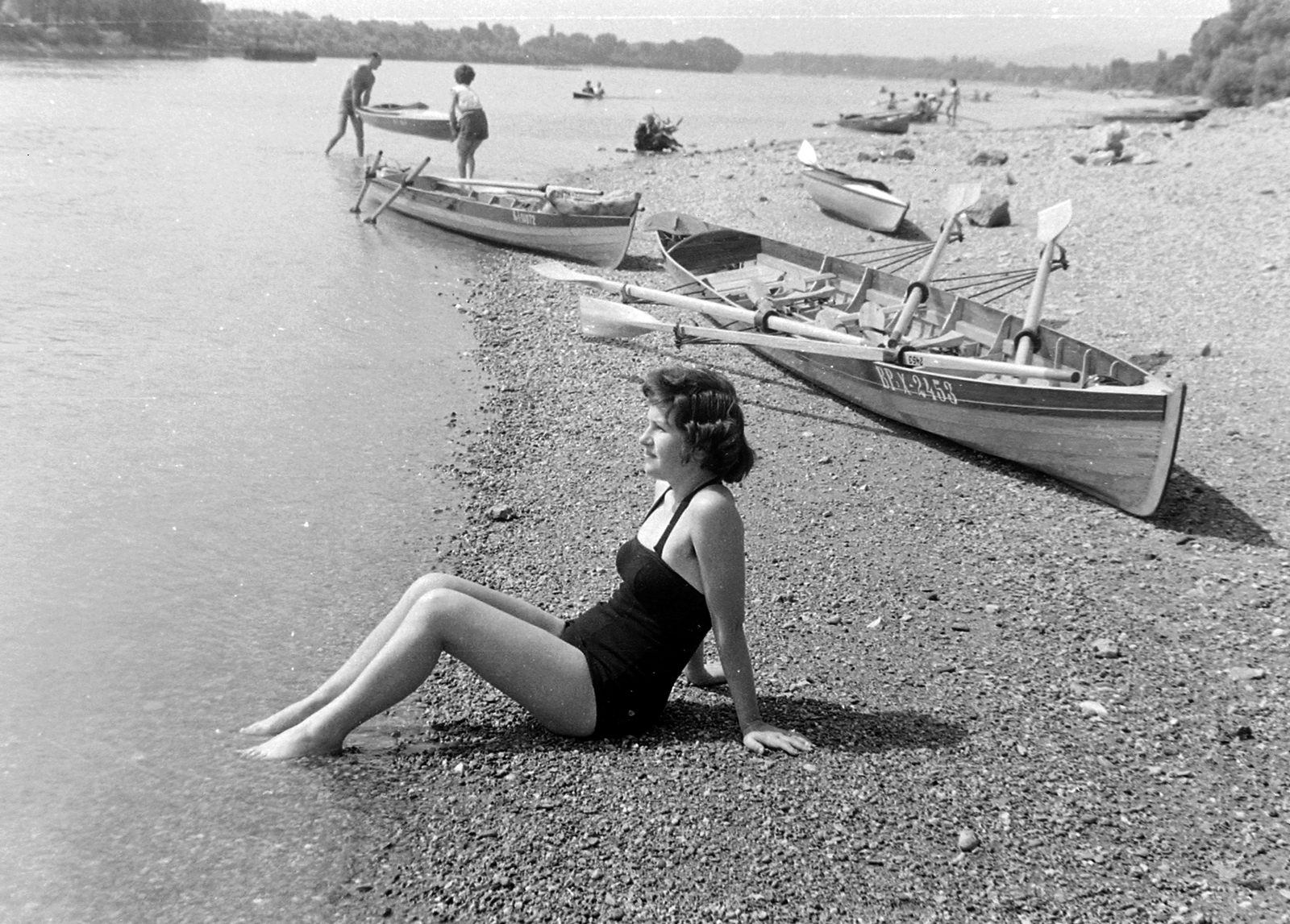 Hungary, Szentendrei-Duna, szemben a Lupa-sziget., 1959, Szent-tamási Mihály, bathing suit, sunbathe, boat, paddling, Fortepan #14404
