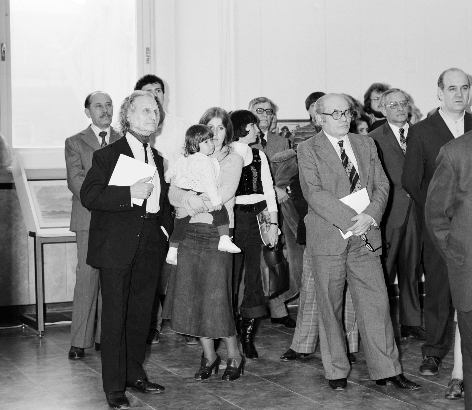 Hungary, Budapest I., Budavári Palota (korábban Királyi Palota), Magyar Nemzeti Galéria. A felvétel Farkas István festőművész emlékkiállításénak megnyitóján készült. Elől balszélen Vén Emil festőművész., 1978, Magyar Nemzeti Galéria/Adattári Gyűjtemény, Budapest, Fortepan #144351