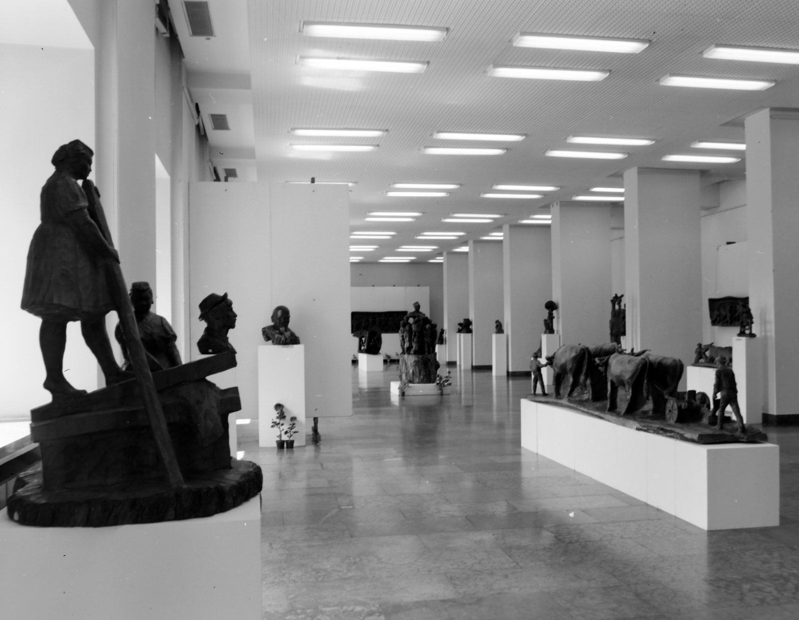 "Szabó István kiállítás", 1980, Magyar Nemzeti Galéria/Adattári Gyűjtemény, exhibition, sculpture, Fortepan #144389