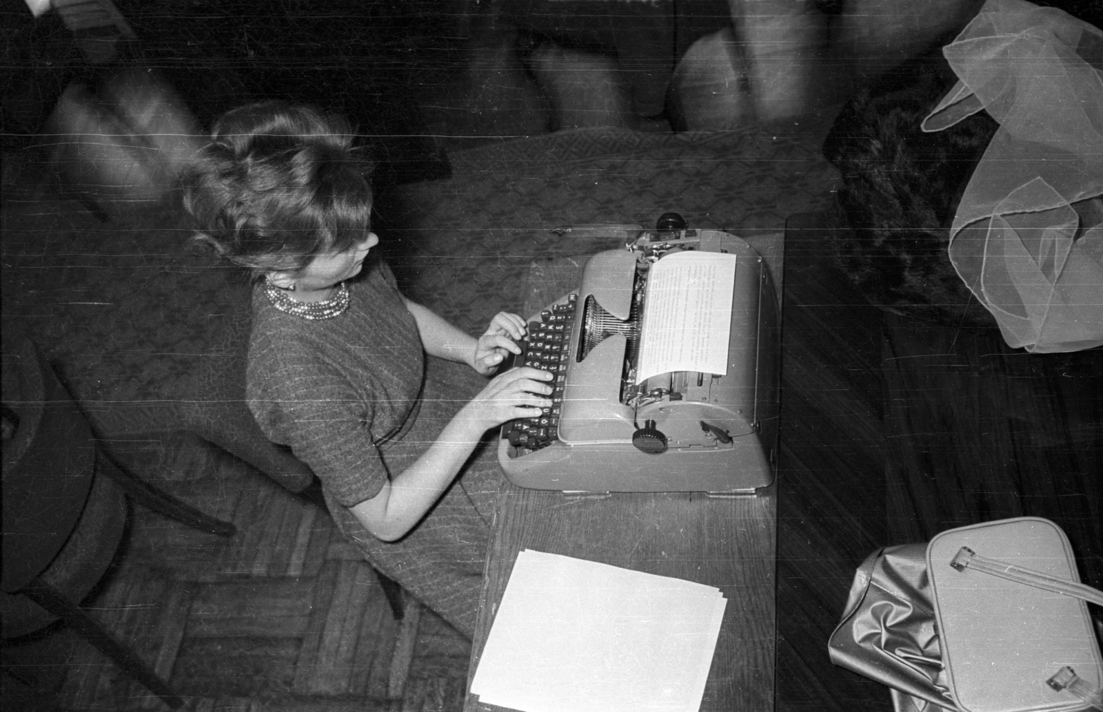 Hungary, Budapest V., a felvétel a Külkereskedelmi Minisztérium I. emeleti helyiségében készült., 1959, Szent-tamási Mihály, office, typewriter, Budapest, handbag, Fortepan #14440