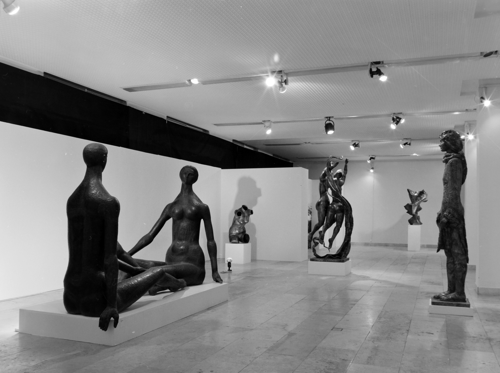 Hungary, Budapest I., Budavári Palota (korábban Királyi Palota), Magyar Nemzeti Galéria. A felvétel Makrisz Agamemnon szobrászművész életmű kiállításán készült., 1978, Magyar Nemzeti Galéria/Adattári Gyűjtemény, Budapest, Fortepan #144416