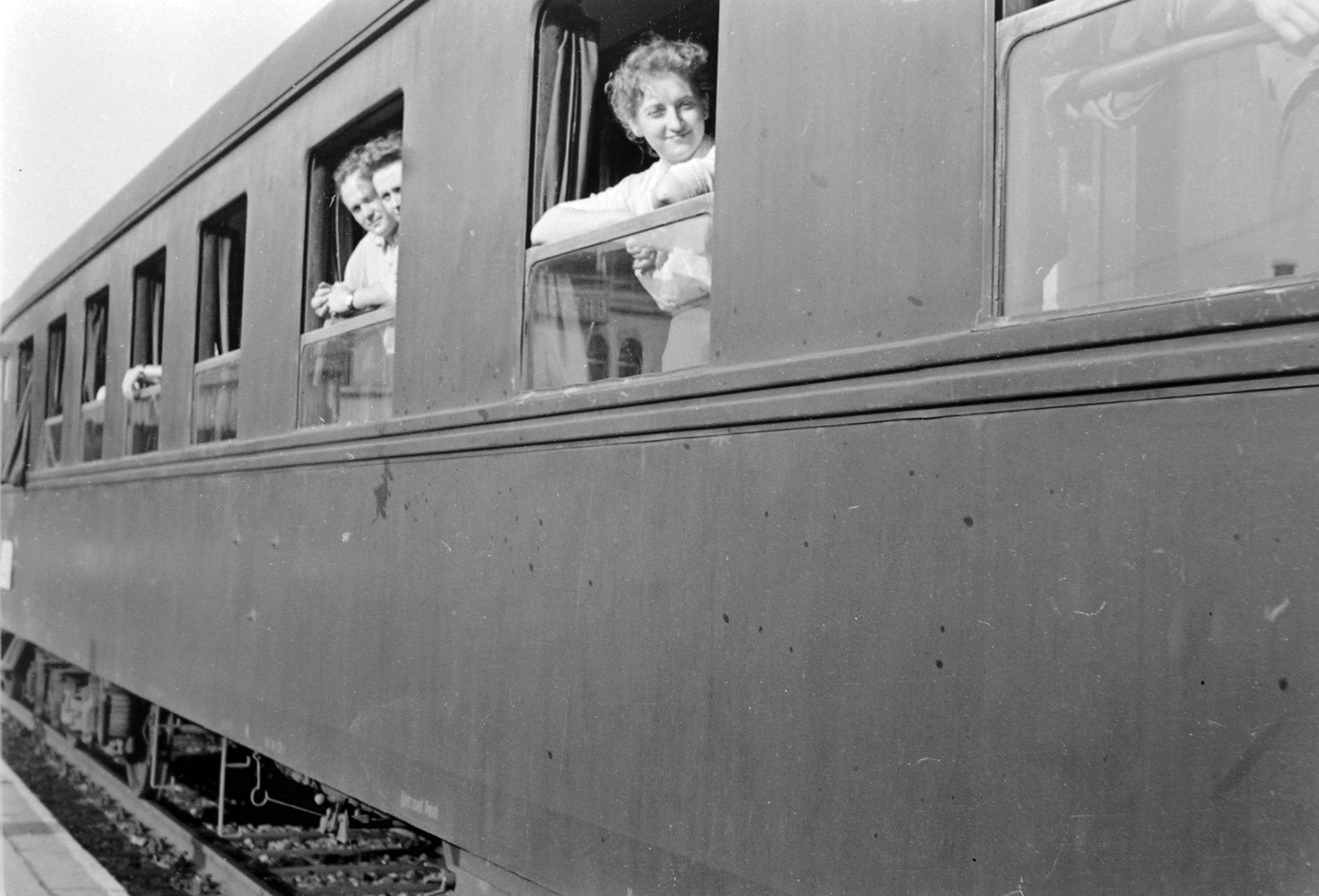 Poland, 1958, Szent-tamási Mihály, leaning out of the window, coach, Fortepan #14452