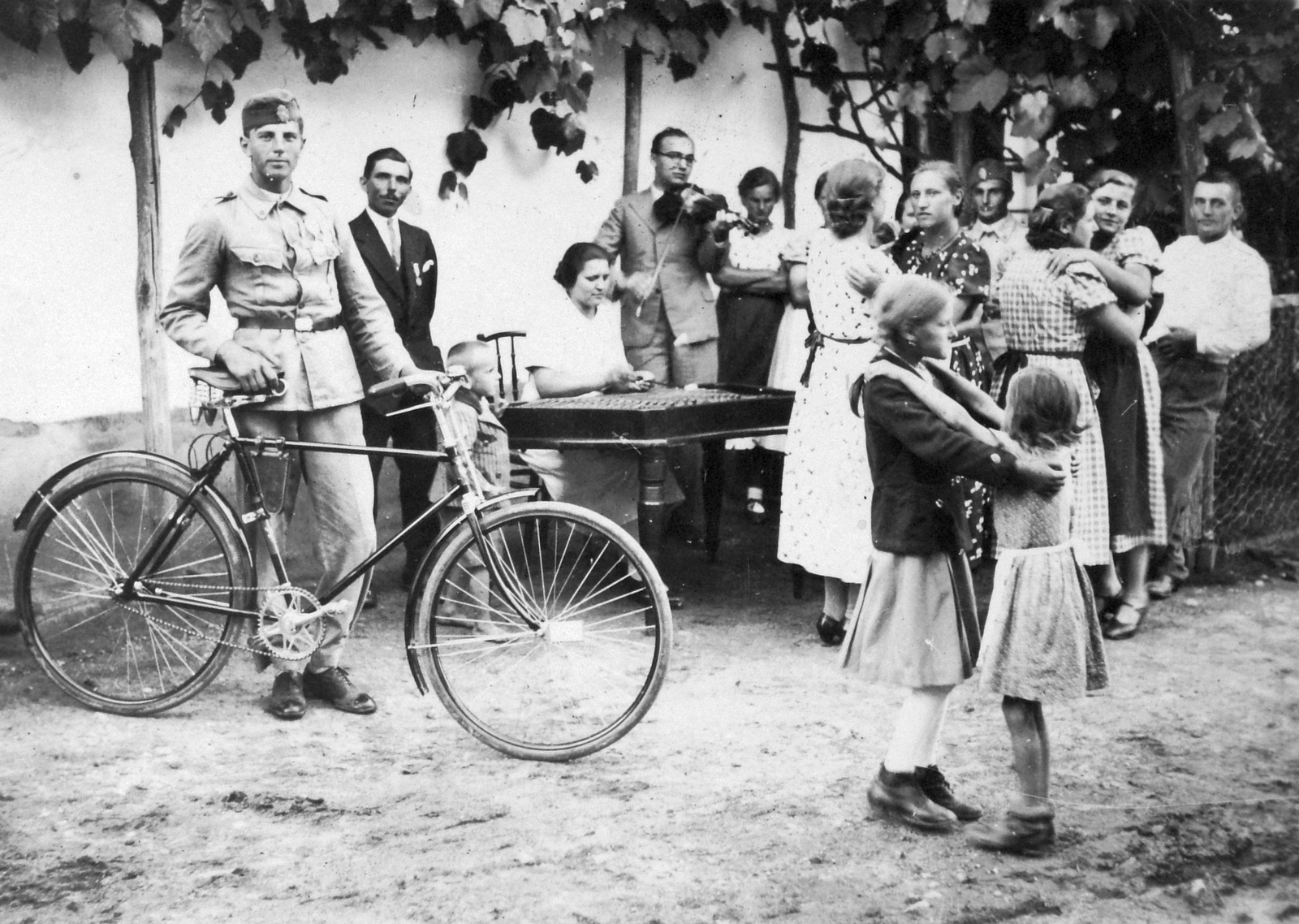1935, Baráth Endre, bicycle, uniform, musical instrument, dance, violin, dulcimer, Csepel-brand, Fortepan #14500