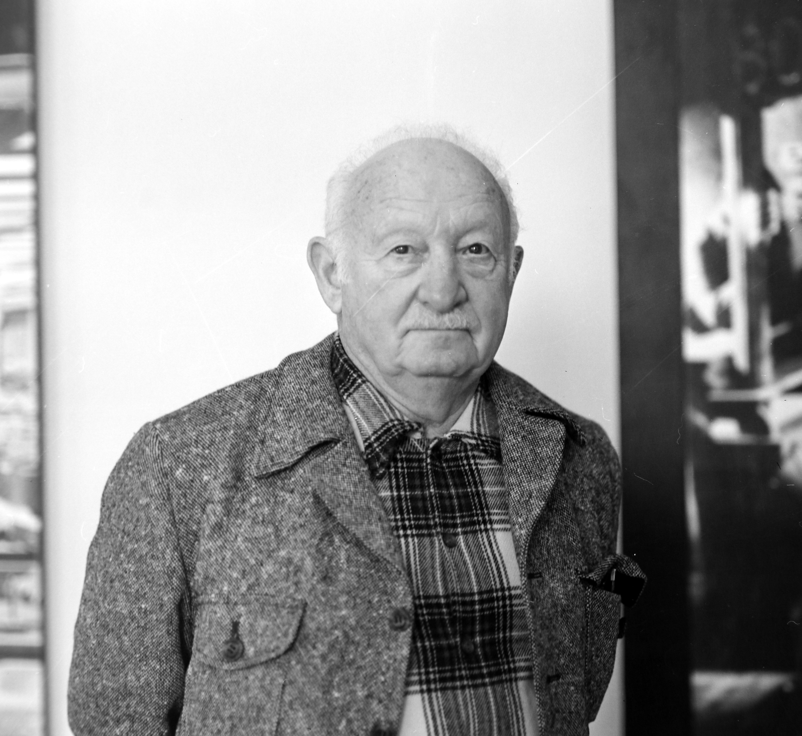 Hungary, Budapest I., Budavári Palota (korábban Királyi Palota), Magyar Nemzeti Galéria. Trauner Sándor magyar származású francia festőművész, grafikus, jelmeztervező, Oscar-díjas díszlettervező. A felvétel a művész díszletterveiből, festményeiből összeállított kiállítás alkalmával készült, 1981, Magyar Nemzeti Galéria/Adattári Gyűjtemény, Budapest, Fortepan #145119