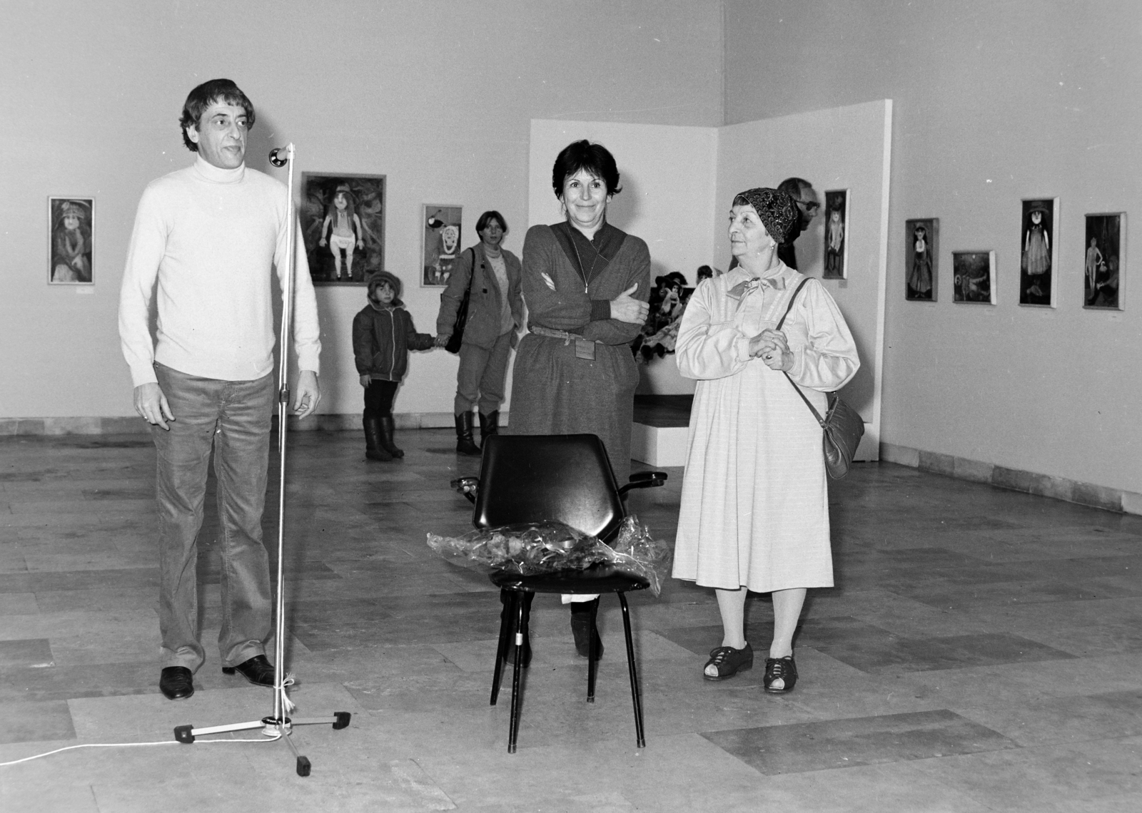 Hungary, Budapest I., Magyar Nemzeti Galéria, Anna Margit festőművész (jobbra) kiállításának megnyítója. Balra Kézdy György színművész, középen Anka Mária a kiállítás egyik rendezője., 1983, Magyar Nemzeti Galéria/Adattári Gyűjtemény, Budapest, Fortepan #145311