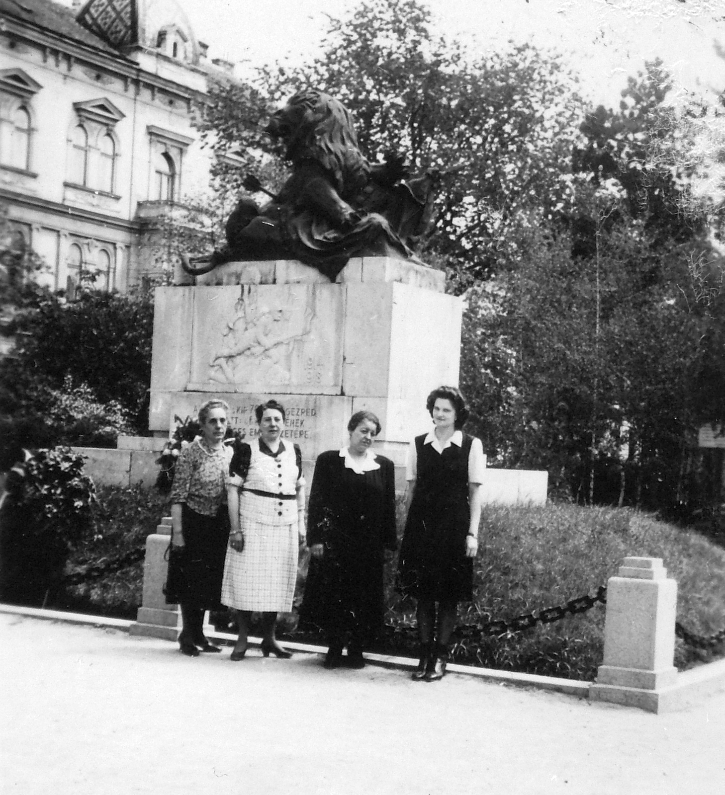 Hungary, Sopron, Deák tér, 76-os gyalogezred emlékműve., 1942, Sződy Maczó, monument, tableau, Fortepan #14553
