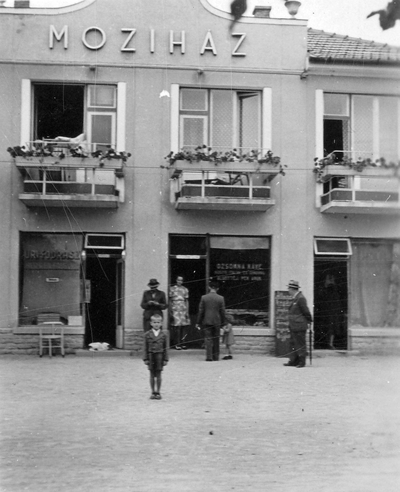 Hungary, Hévíz, Rákóczi utca 8. Moziház (később Bötös villa)., 1942, Sződy Maczó, movie theater, Fortepan #14556