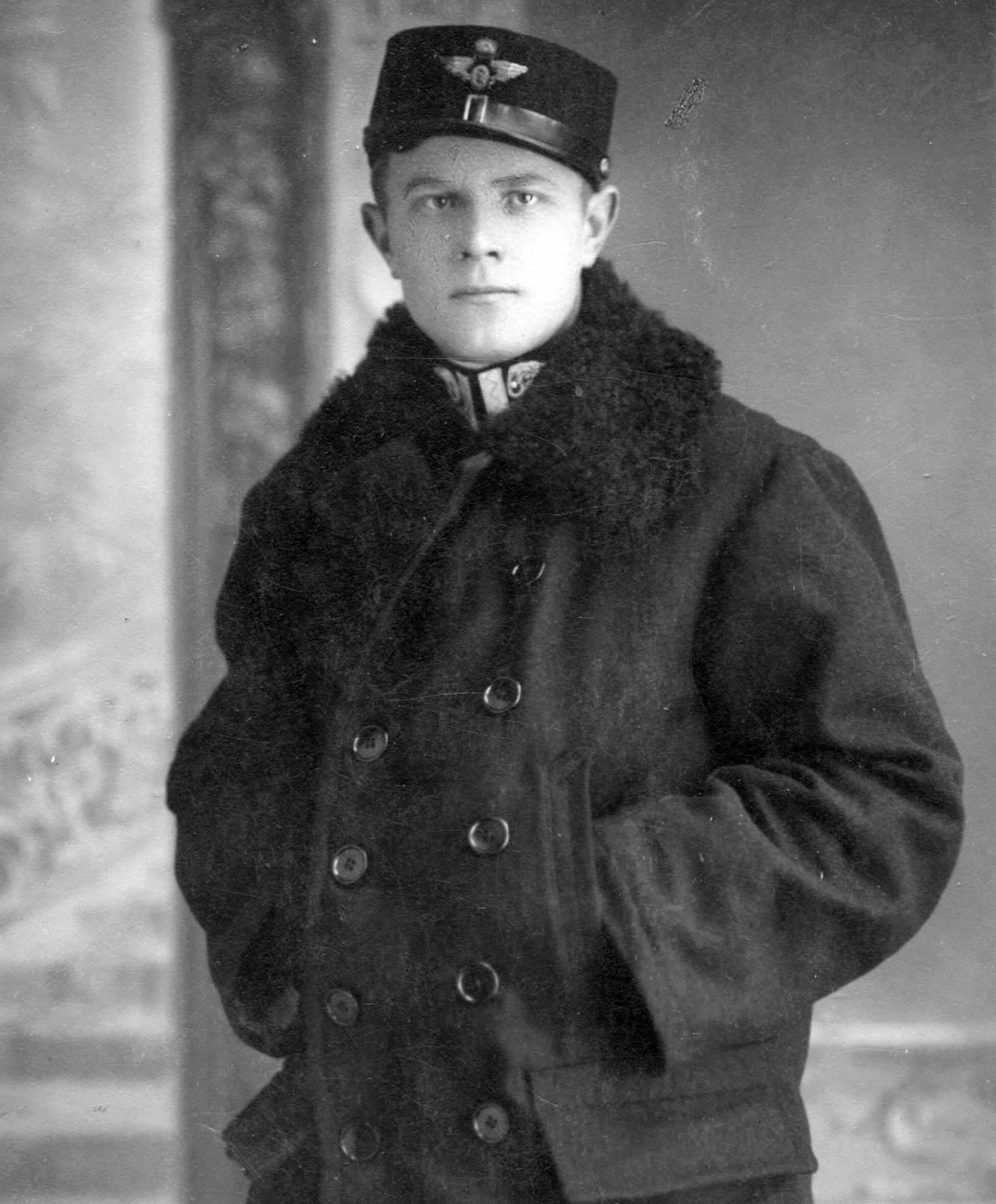 Hungary, Celldömölk, 1933, Baráth Endre, portrait, railroader, hands in pockets, double-breasted coat, Fortepan #14593