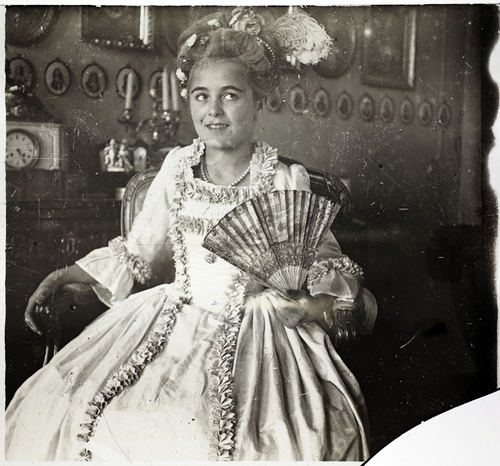 Magyarország, Aszód, Podmaniczky–Széchenyi-kastély, szalon., 1930, Asztalos András, paróka, legyező, hölgy, Fortepan #146079