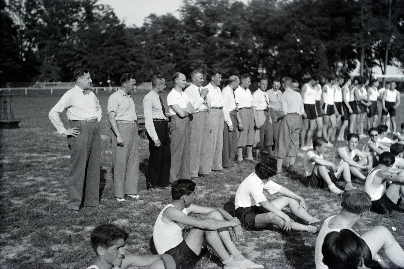 Hungary, Tahitótfalu, a Budapesten működő német birodalmi iskola sportrendezvénye a Pokol csárda melletti sportpályán., 1936, Sattler Katalin, men, shirt, sport jersey, Fortepan #146119