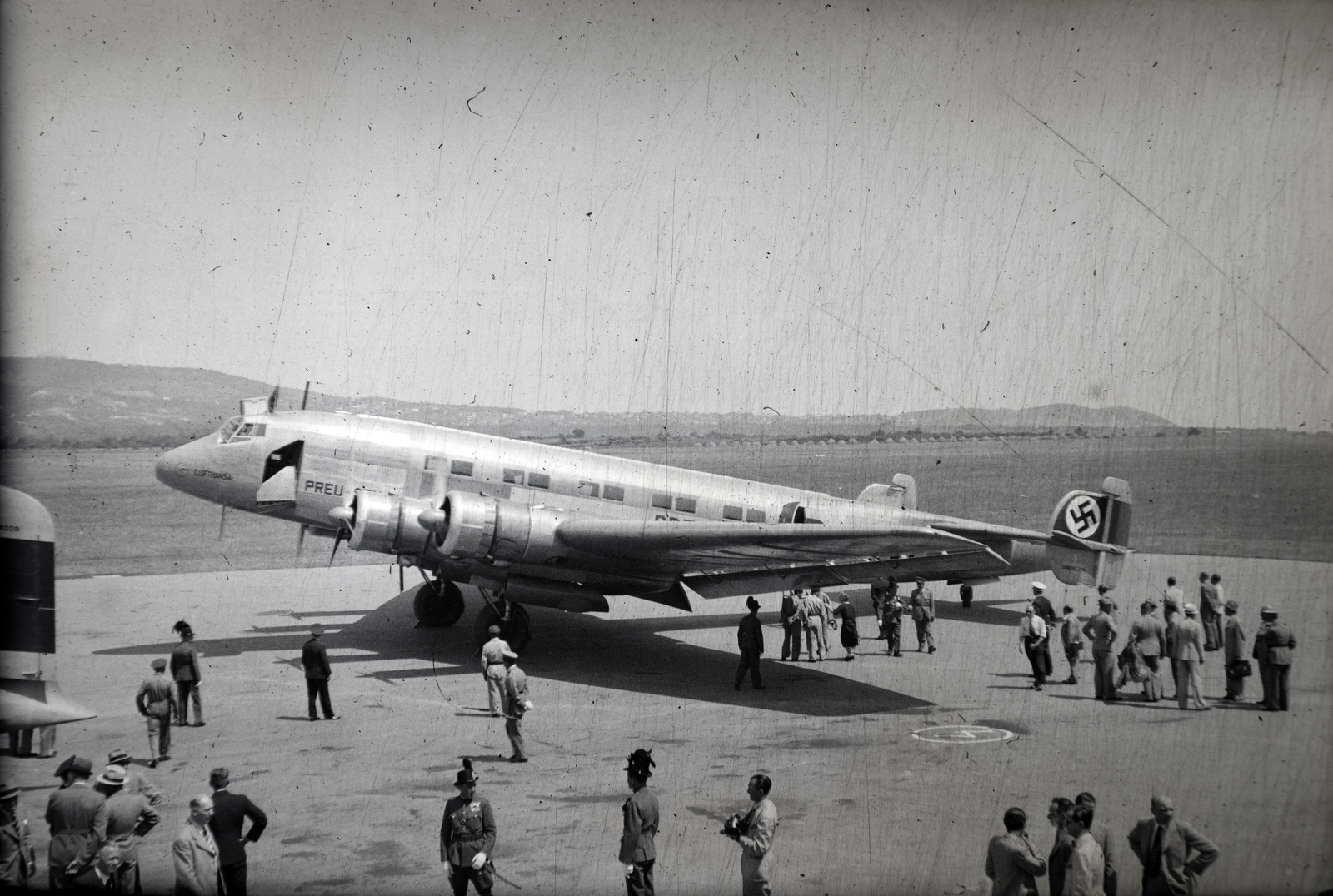 Hungary, Budaörs Airport, Budapest XI., a Lufthansa Junkers Ju 90 típusú, D-AIVI lajstromjelű, Preussen nevű utasszállító repülőgépe. A felvétel a Légiforgalmi Vállalatok Nemzetközi Szövetsége által rendezett bemutatón készült, 1938. július 2.-án., 1938, Sattler Katalin, swastica, Junkers-brand, Budapest, , Fortepan #146180