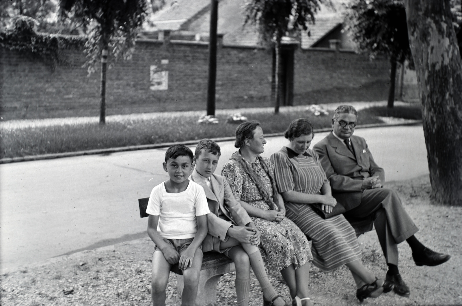 Magyarország, Esztergom, 1939, Sattler Katalin, pihenés, család, park, Fortepan #146188